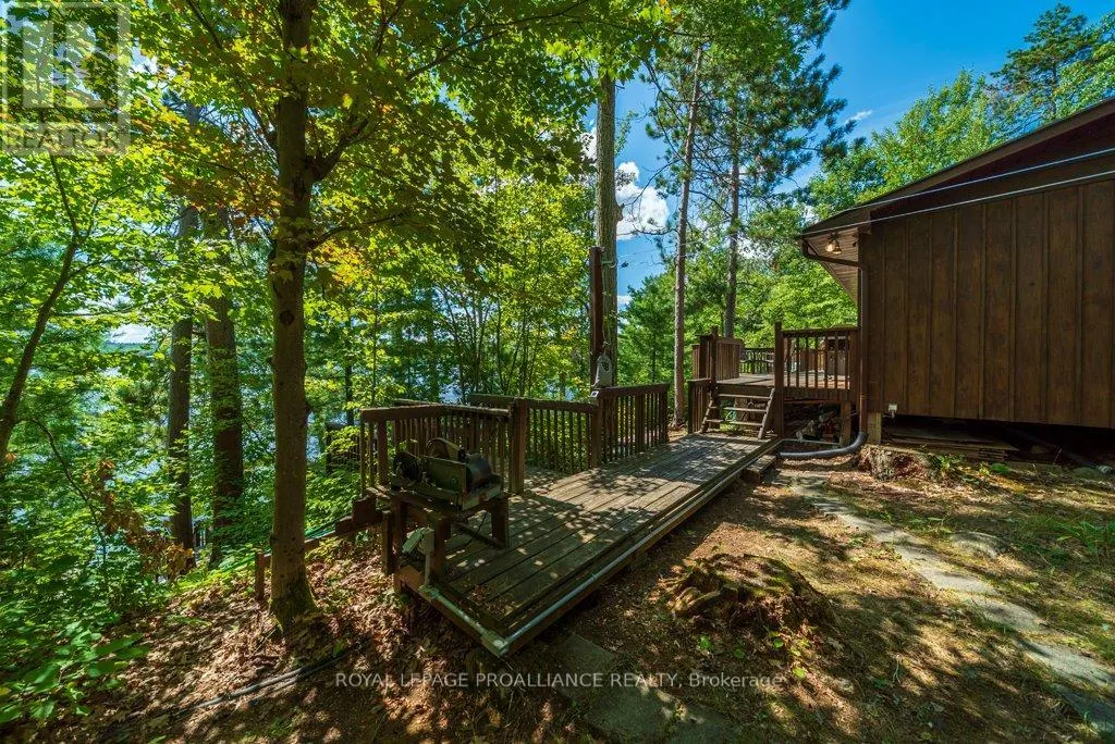 163 MAZINAW LAKE