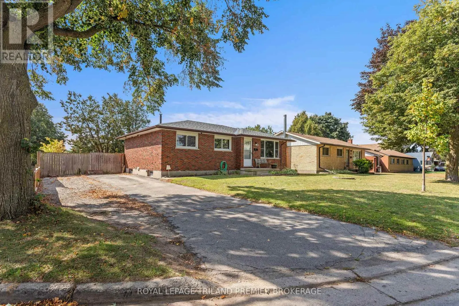 36 GENEVIVE CRESCENT