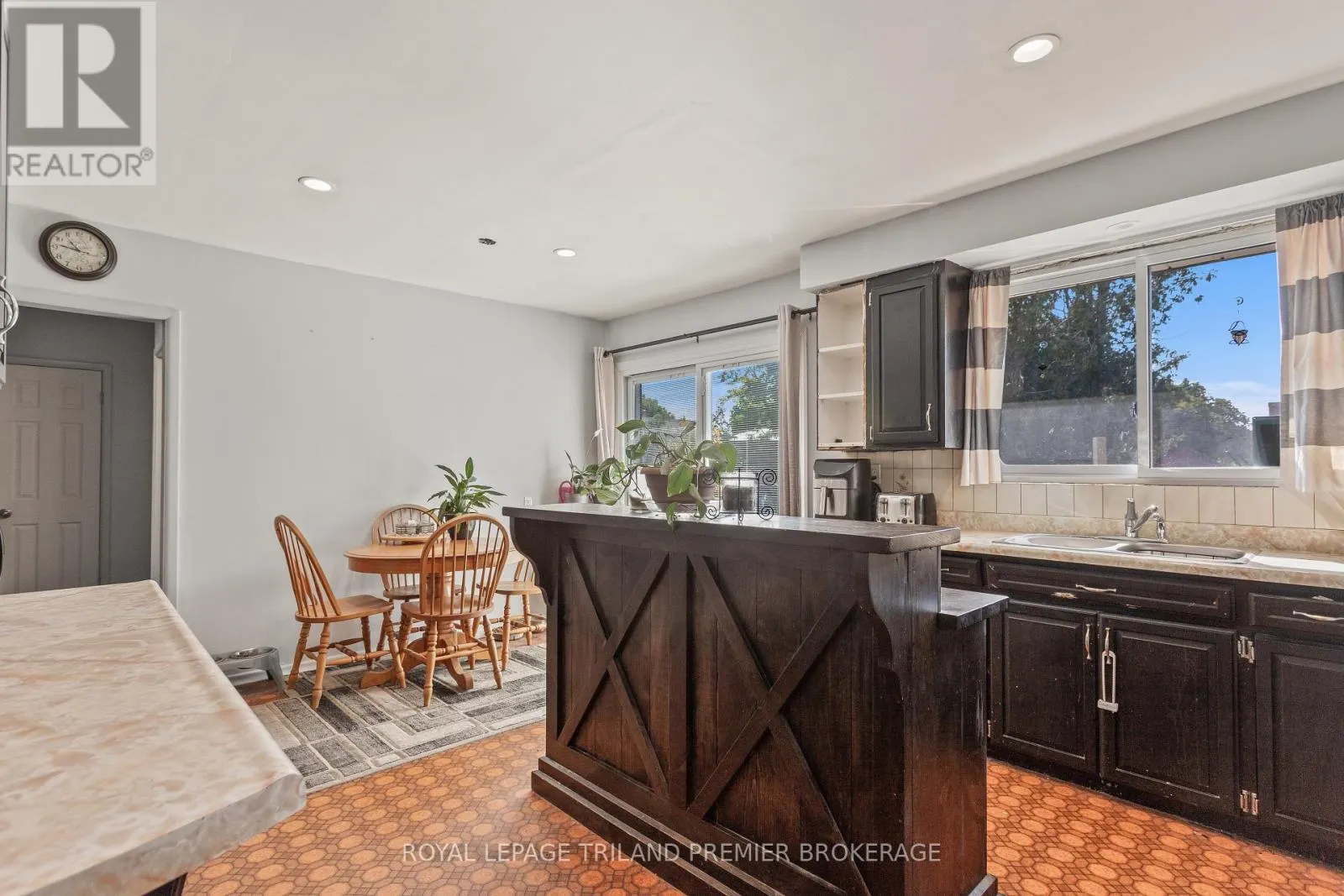 36 GENEVIVE CRESCENT