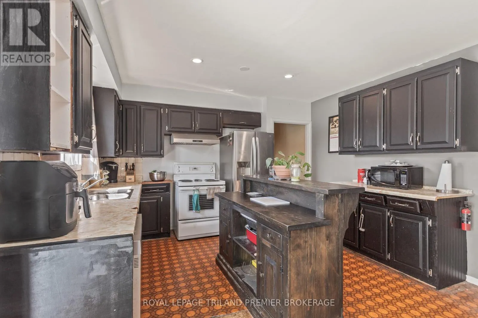 36 GENEVIVE CRESCENT