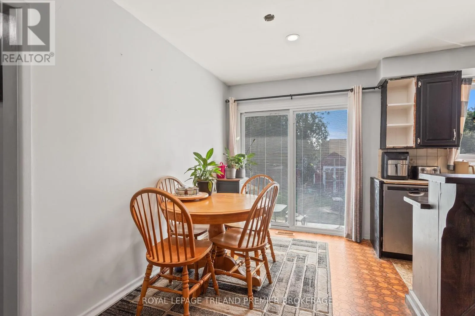 36 GENEVIVE CRESCENT