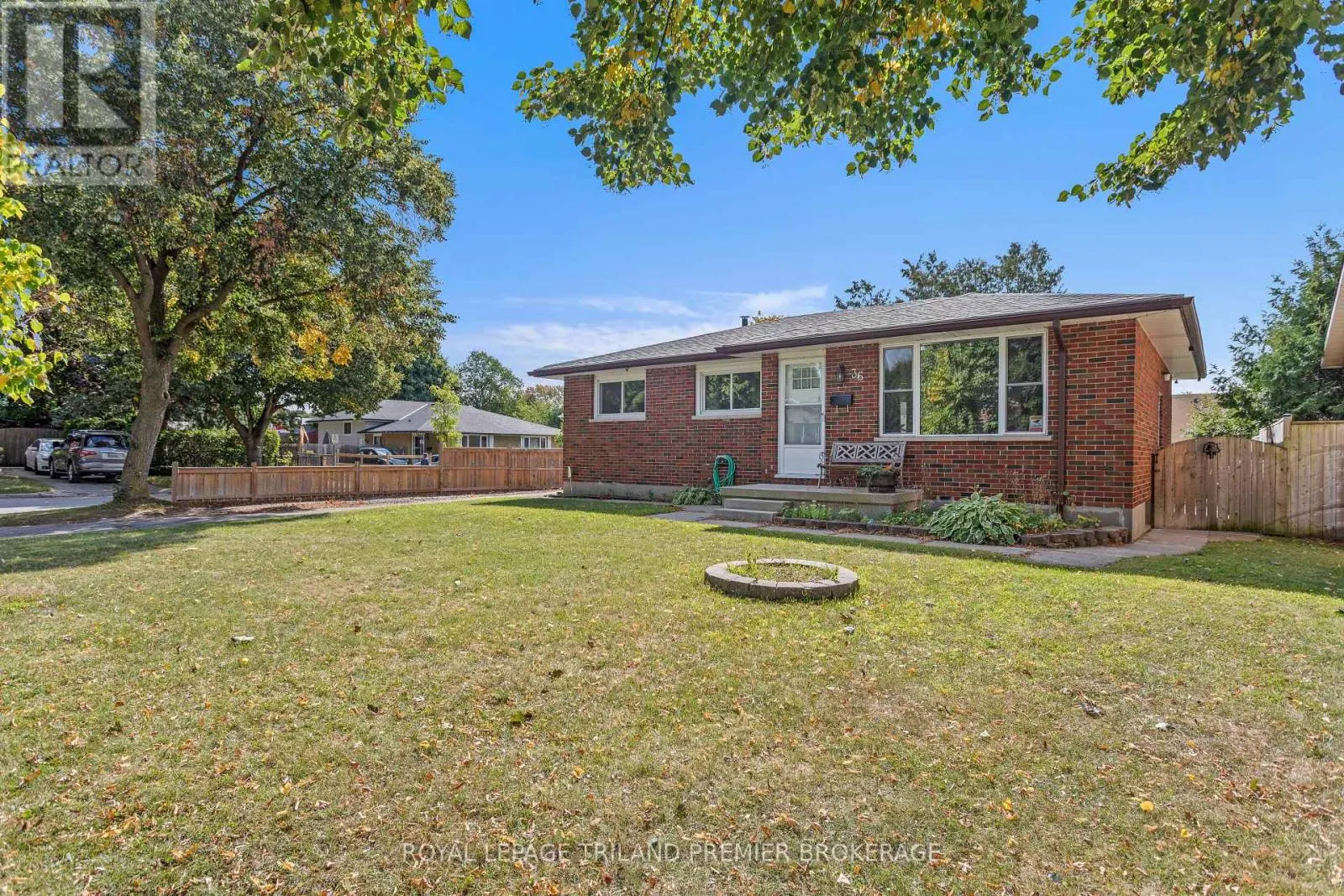 36 GENEVIVE CRESCENT