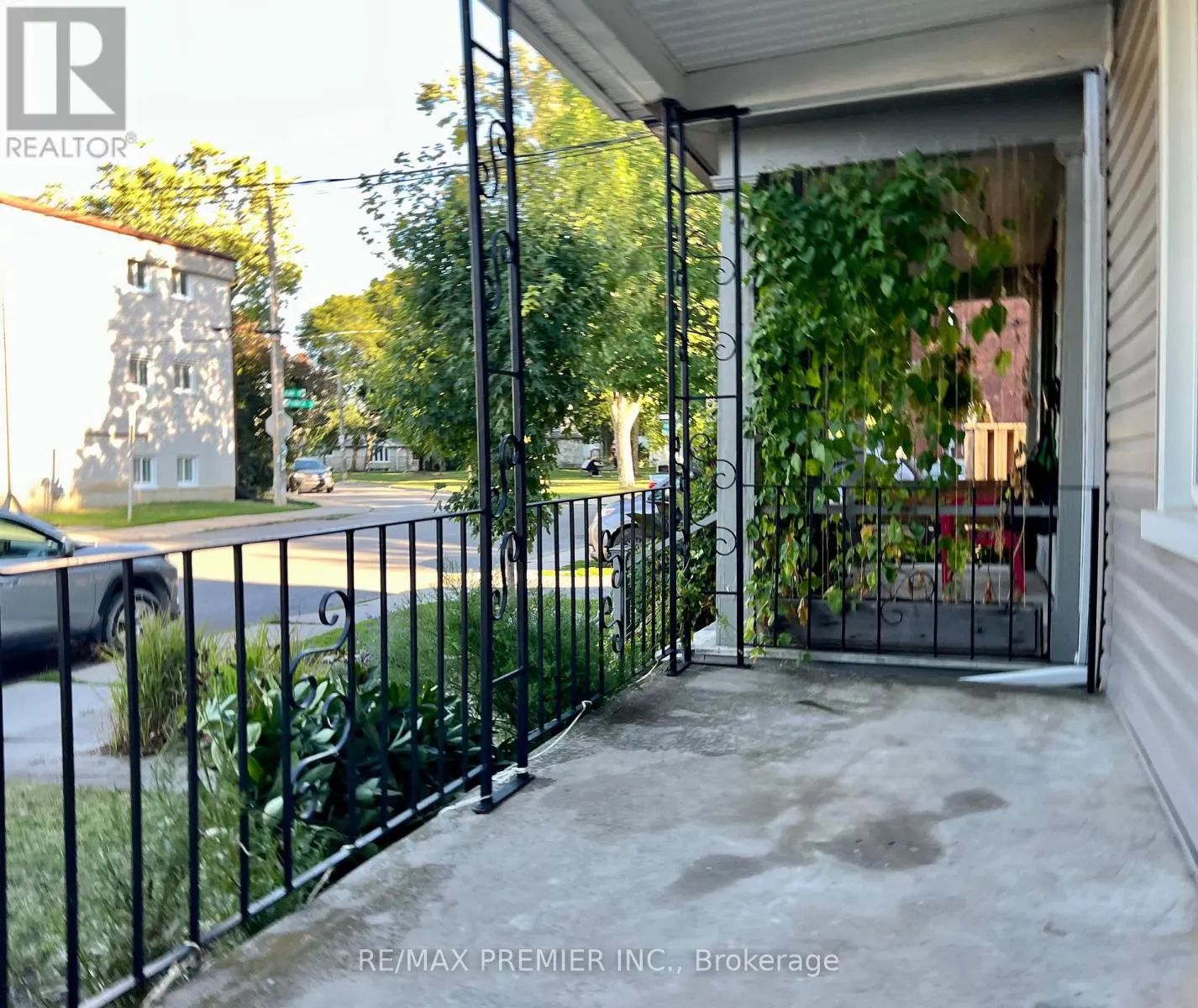 10 PATRICK ST