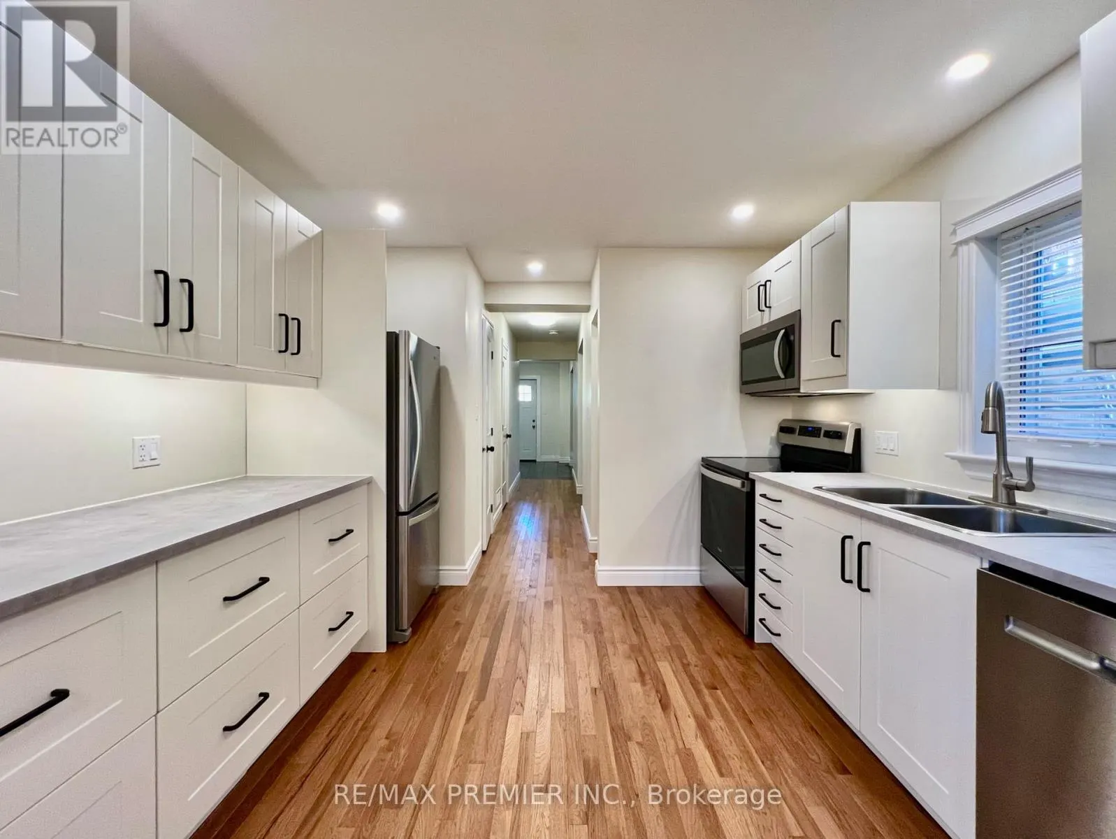 10 PATRICK ST