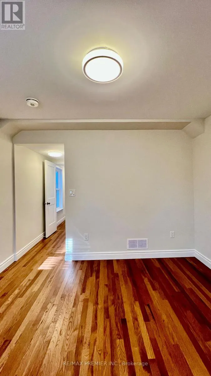 10 PATRICK ST