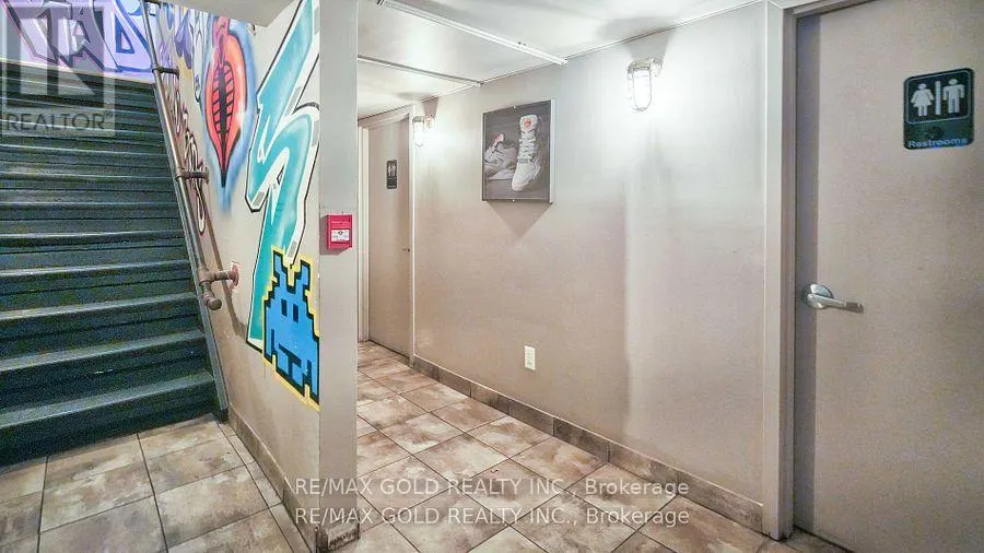 272 KING STREET W