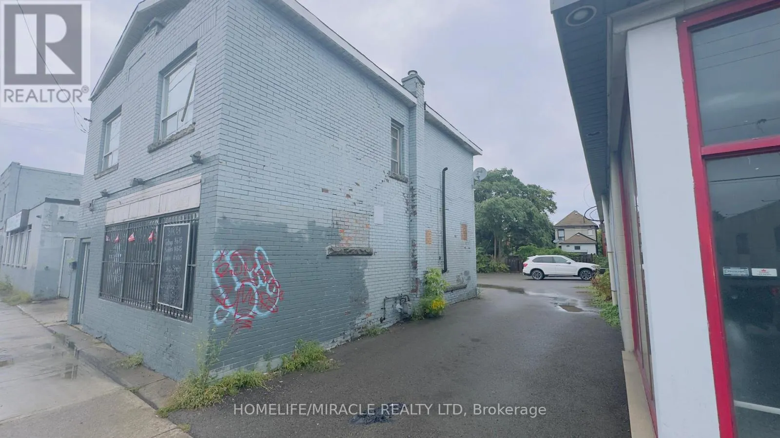935 BARTON STREET E