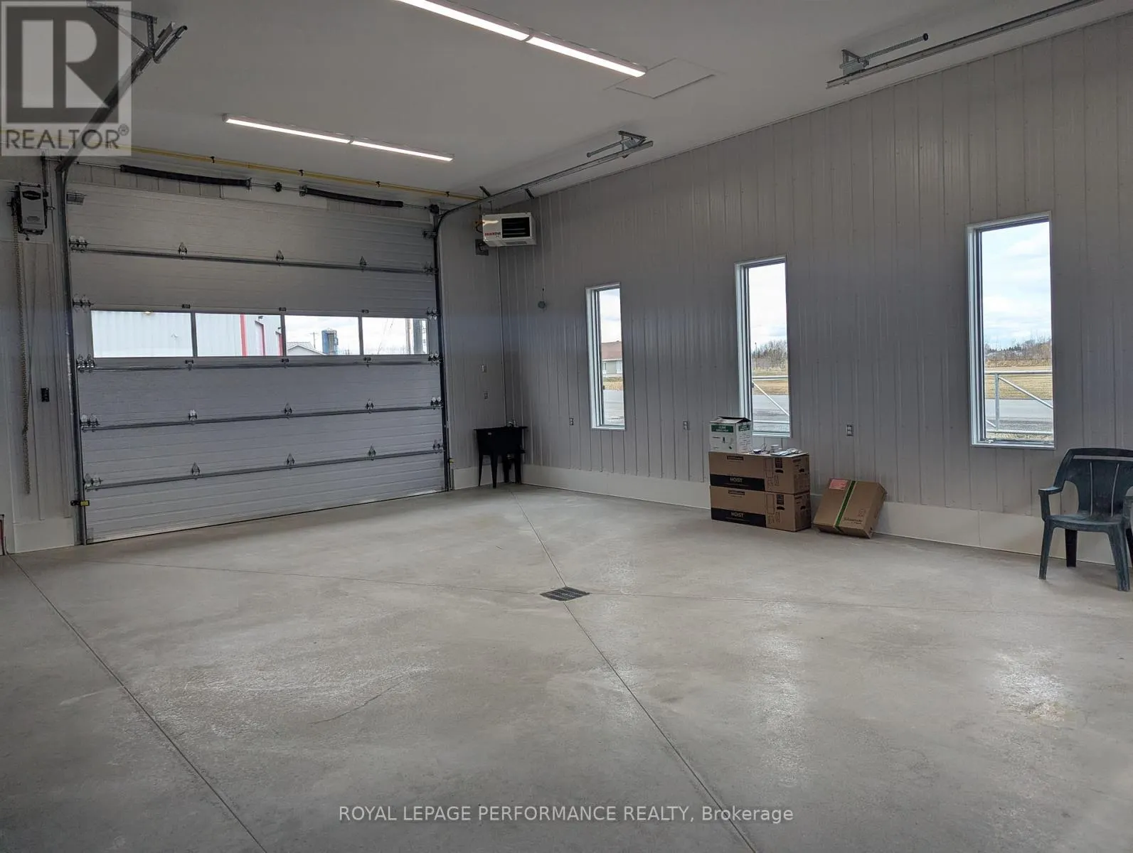 45 INDUSTRIEL STREET