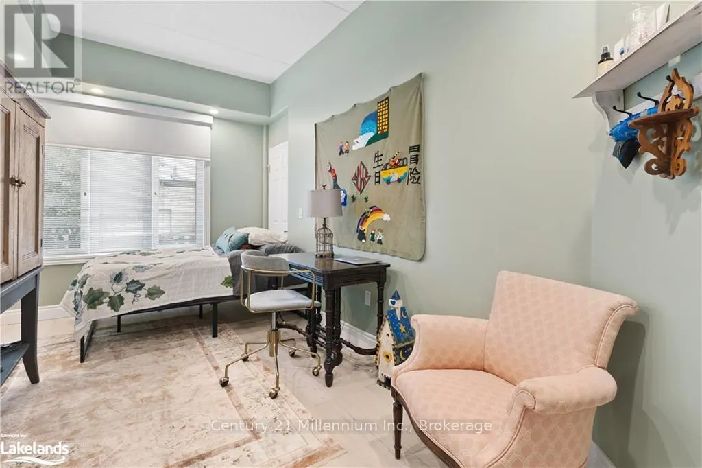 101 - 10 BAY STREET E, #101