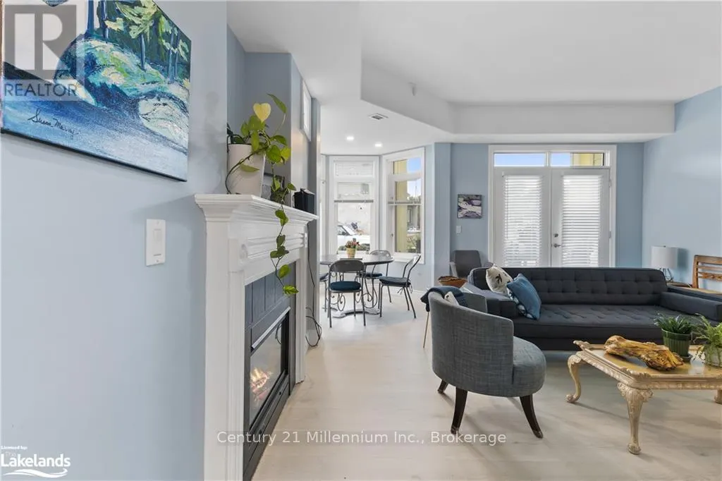 101 - 10 BAY STREET E, #101
