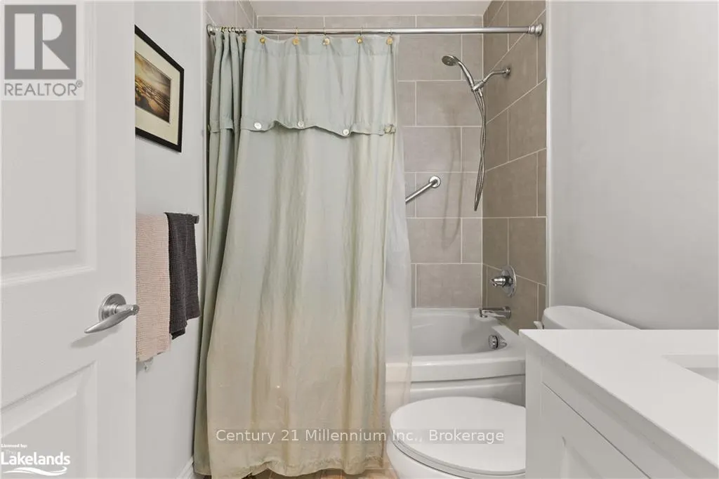 101 - 10 BAY STREET E, #101