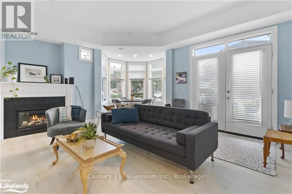101 - 10 BAY STREET E, #101