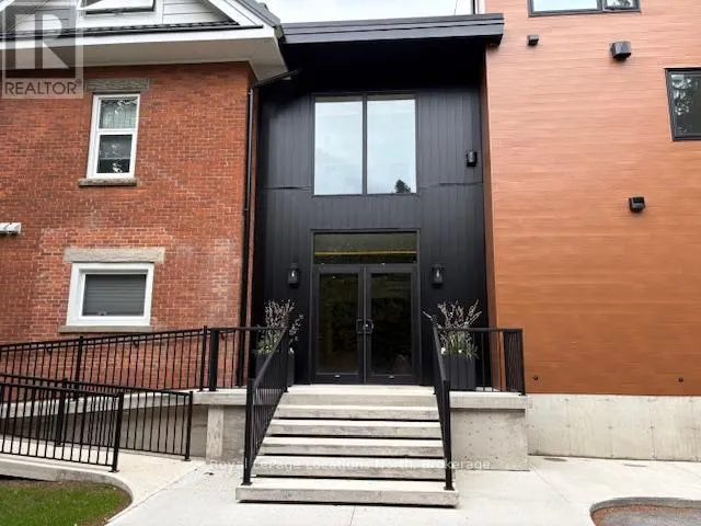 4 - 20 ALICE STREET E, #4