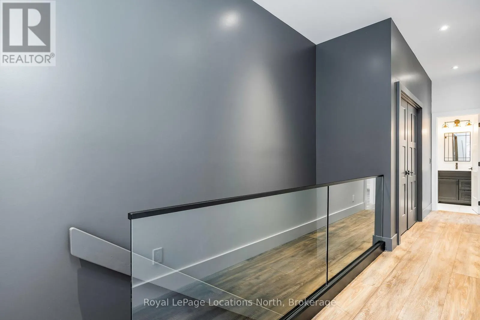4 - 20 ALICE STREET E, #4