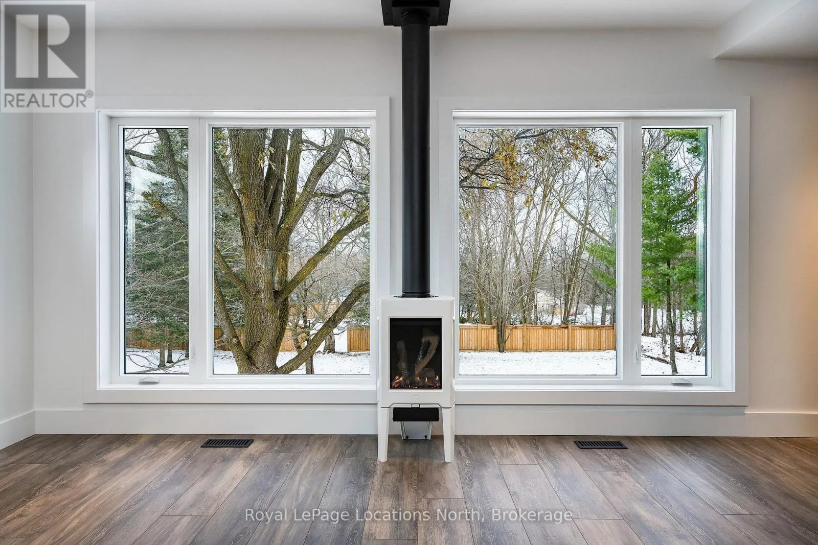 4 - 20 ALICE STREET E, #4