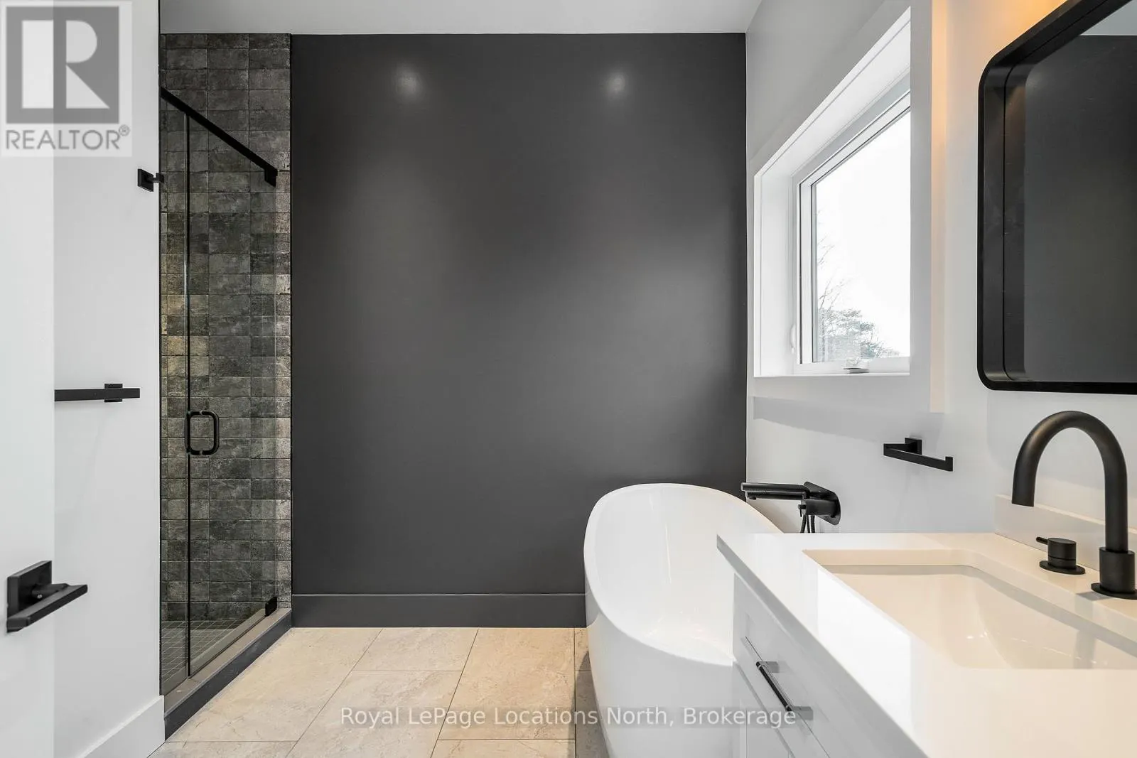4 - 20 ALICE STREET E, #4