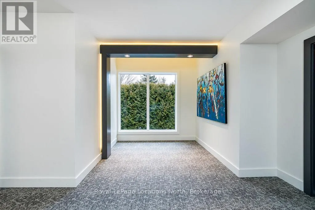 4 - 20 ALICE STREET E, #4