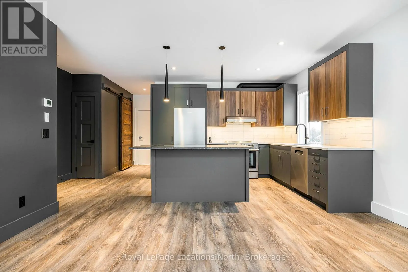 4 - 20 ALICE STREET E, #4