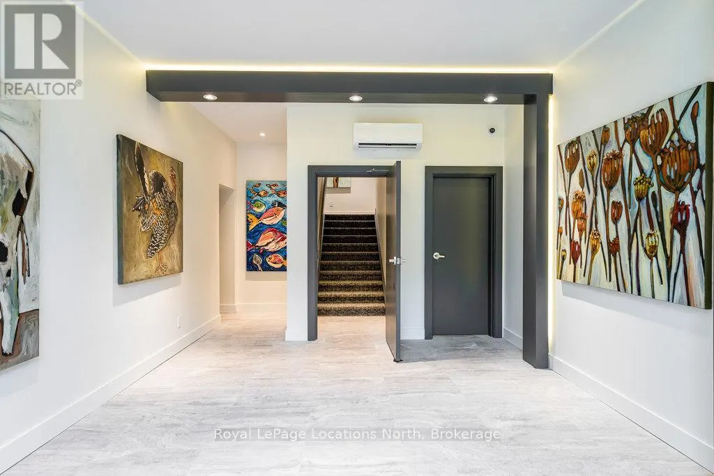4 - 20 ALICE STREET E, #4