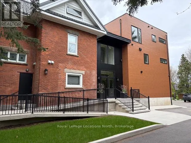 4 - 20 ALICE STREET E, #4