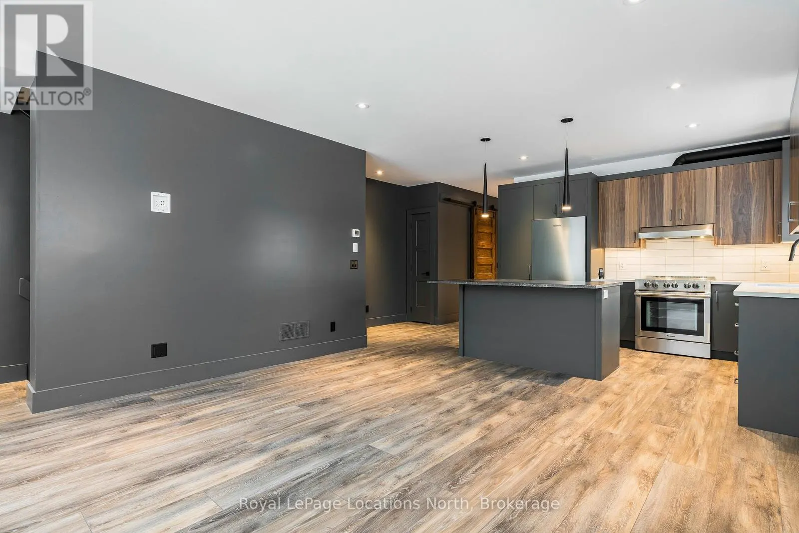 4 - 20 ALICE STREET E, #4