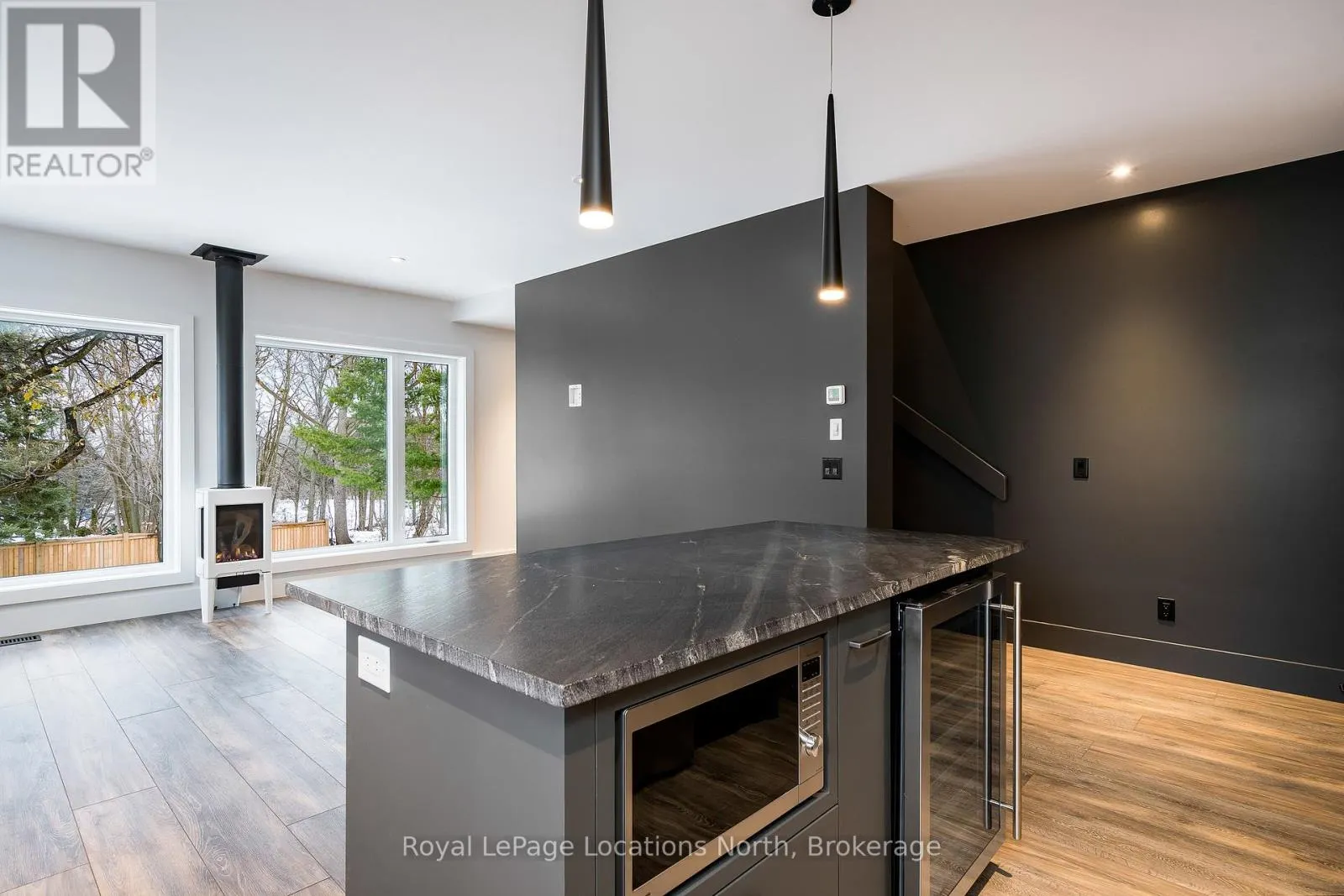 4 - 20 ALICE STREET E, #4