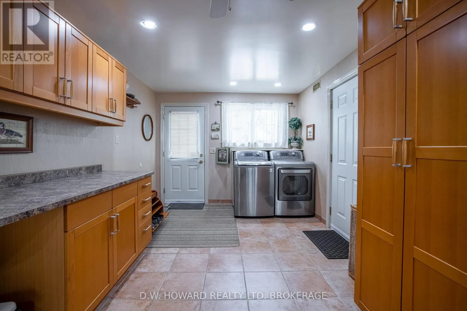 3689 NIAGARA BOULEVARD