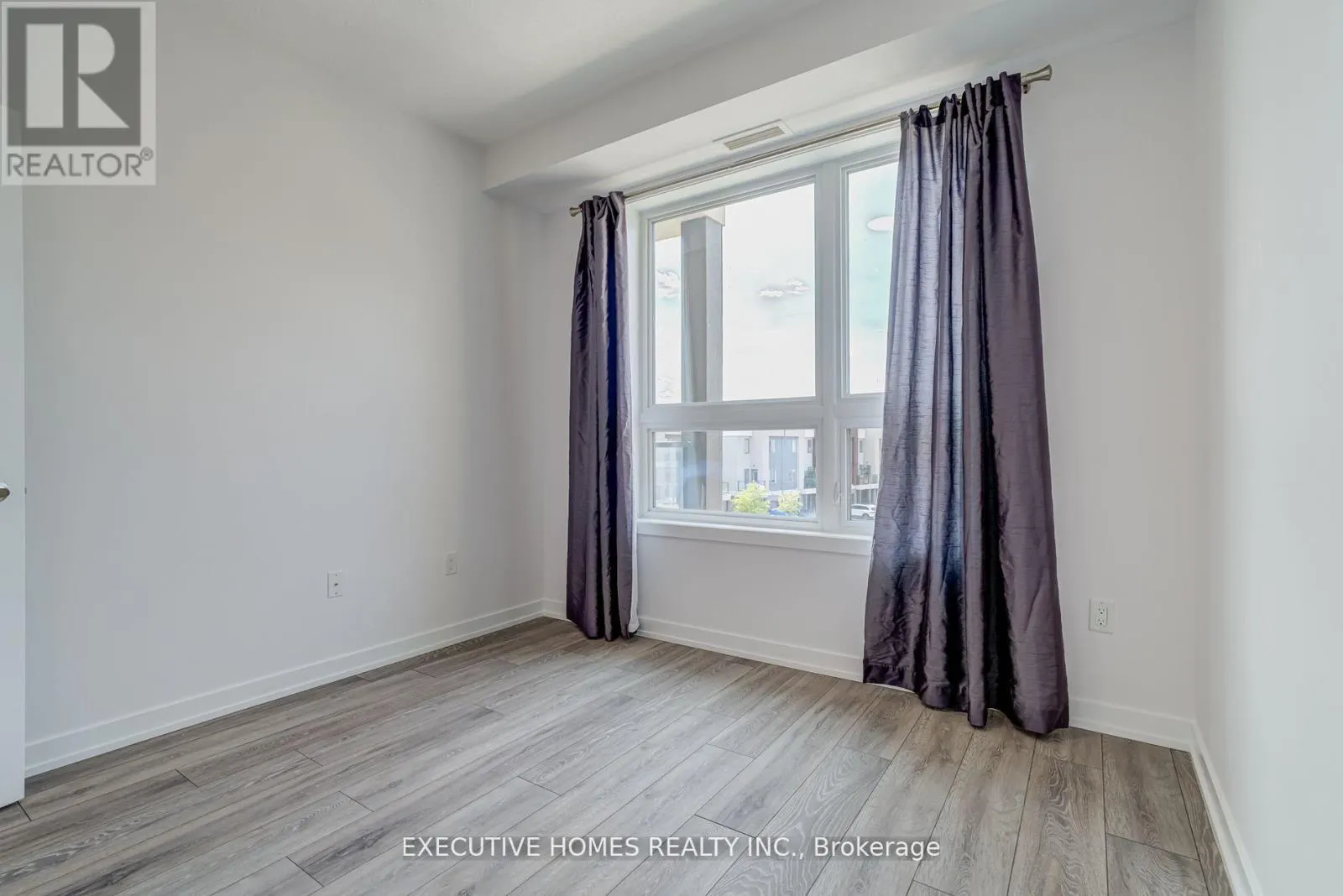 327 - 101 SHOREVIEW PLACE