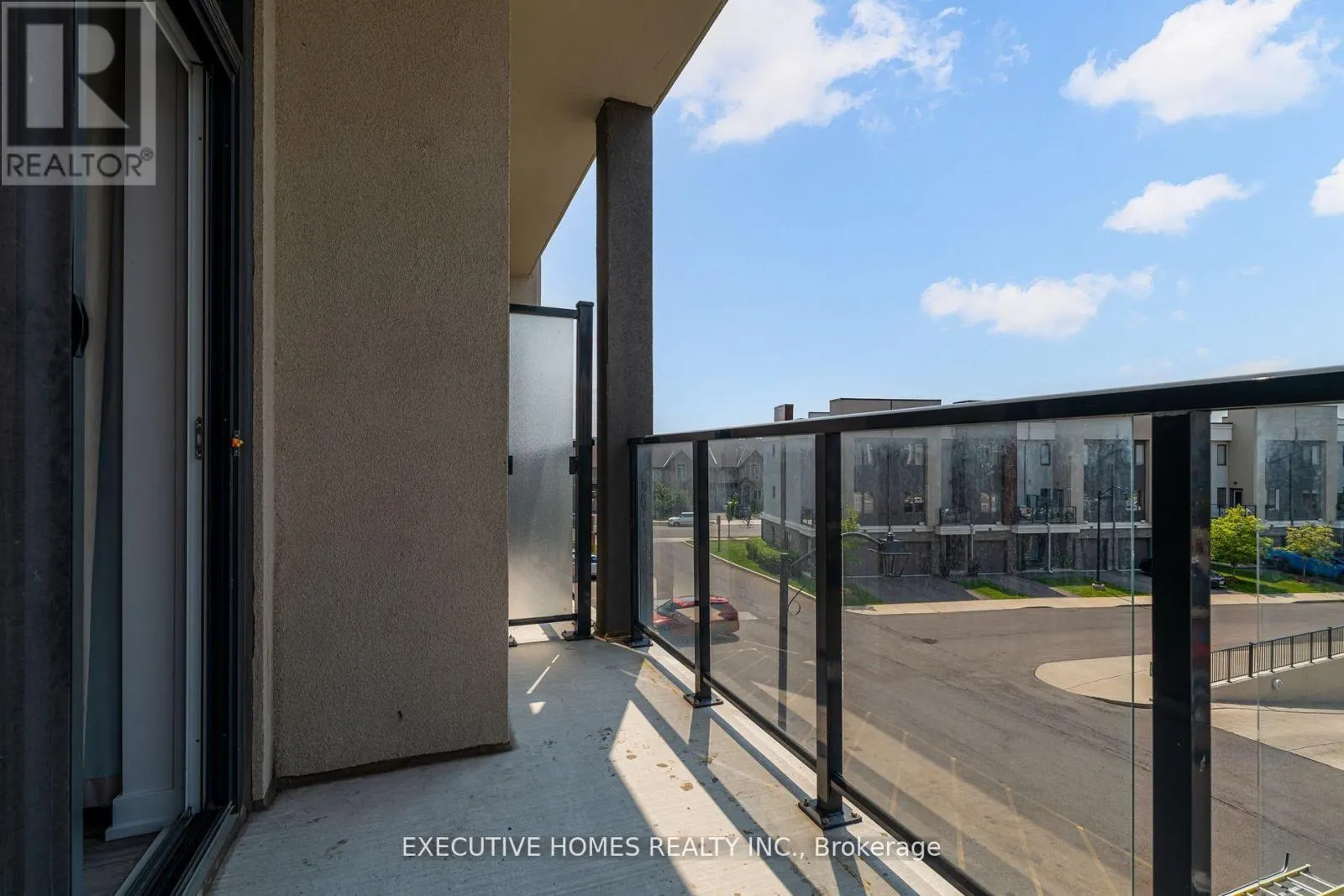 327 - 101 SHOREVIEW PLACE