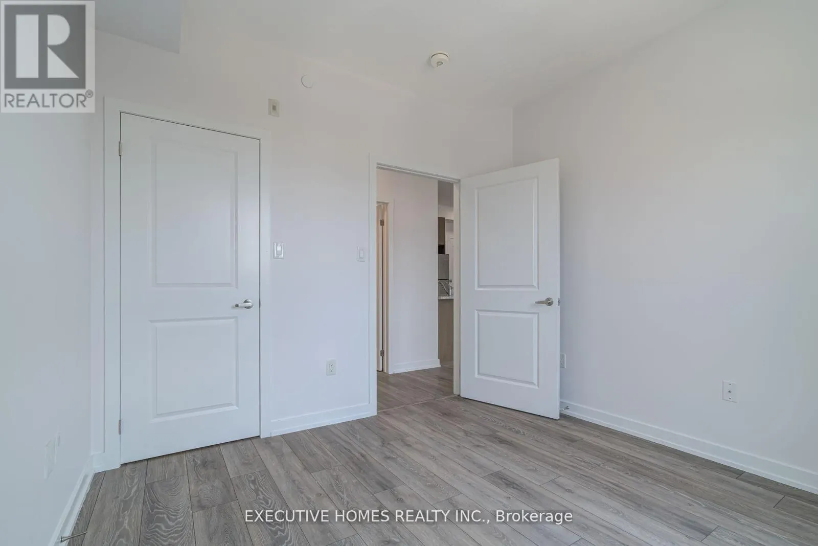327 - 101 SHOREVIEW PLACE