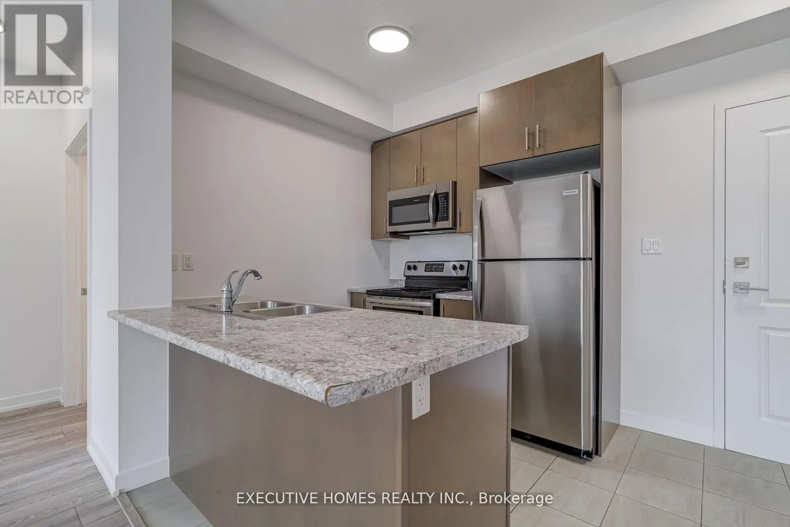 327 - 101 SHOREVIEW PLACE