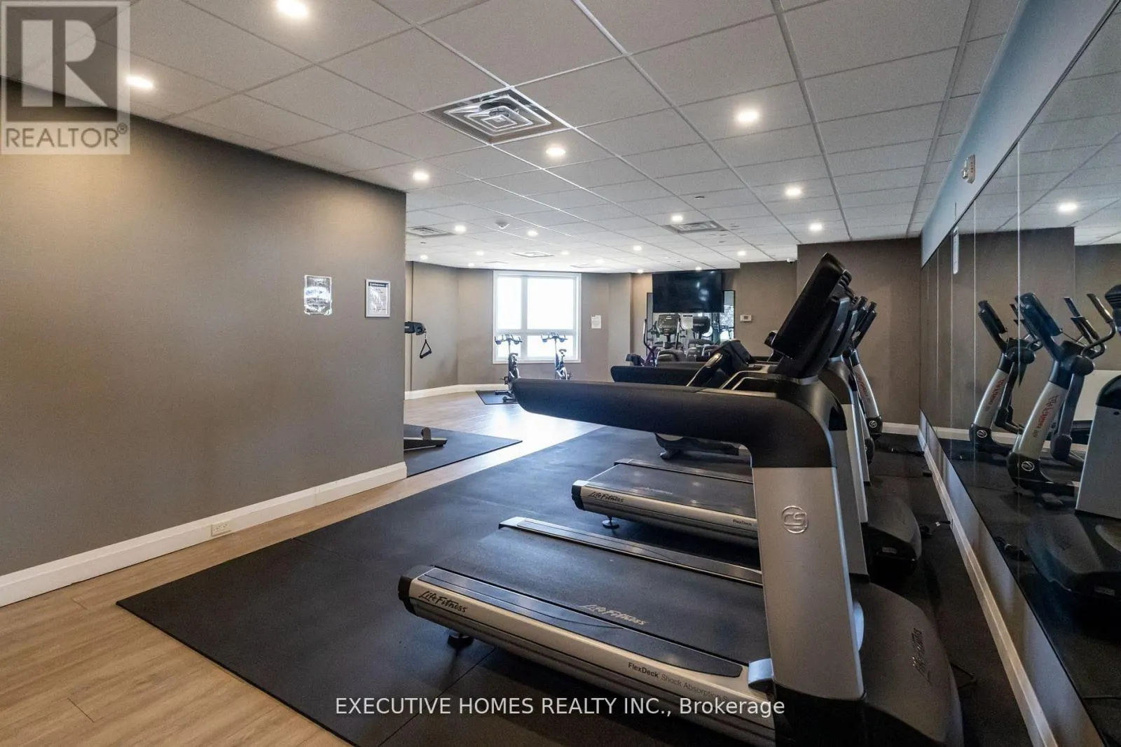 327 - 101 SHOREVIEW PLACE