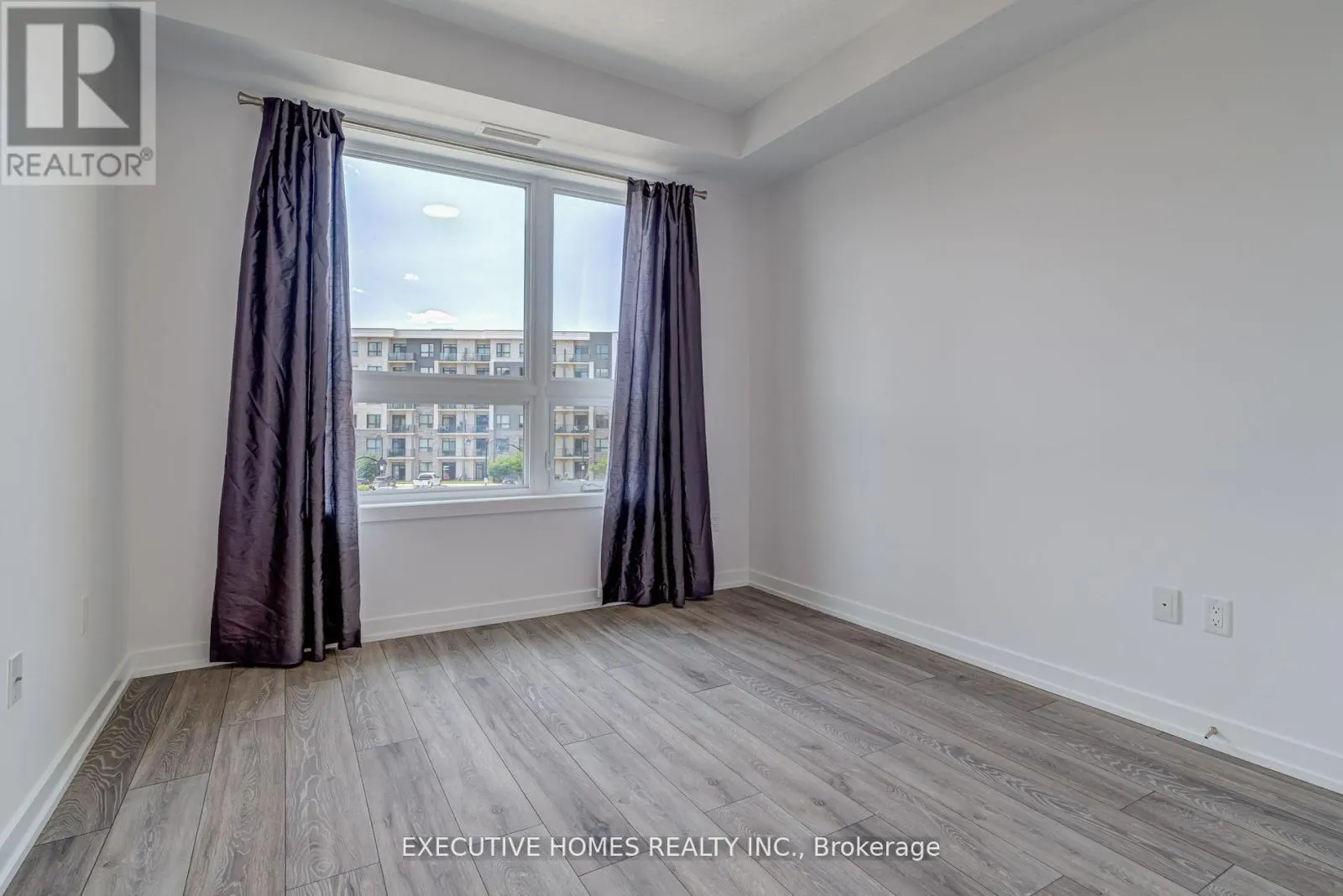 327 - 101 SHOREVIEW PLACE