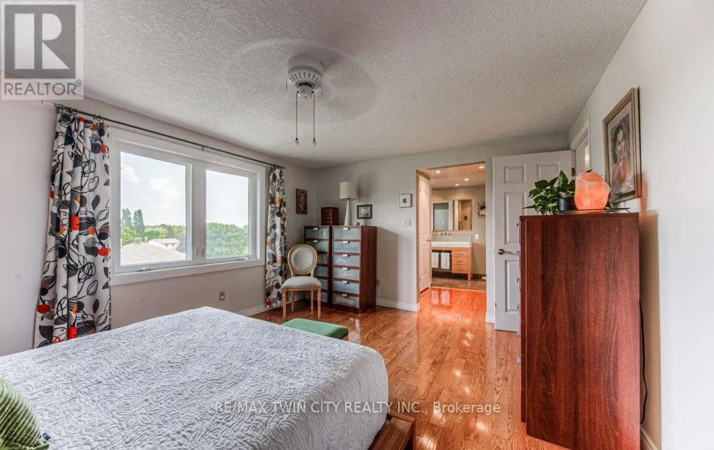 482 APPLEDALE CRESCENT