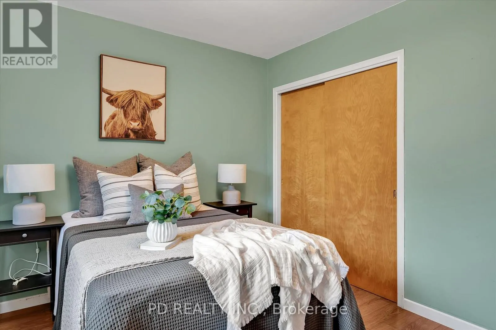 28 BOND STREET E