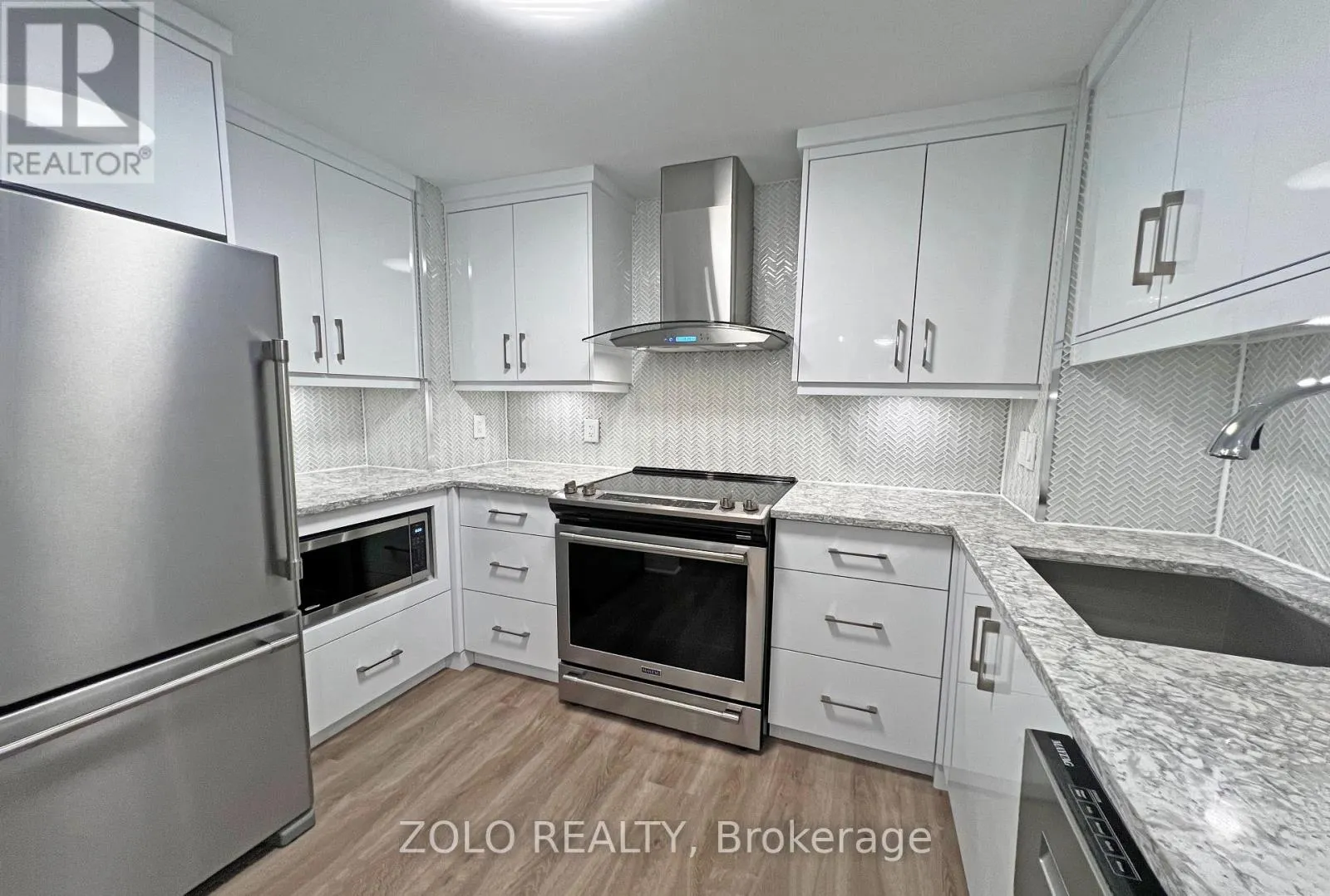 1011 - 915 ELMSMERE ROAD