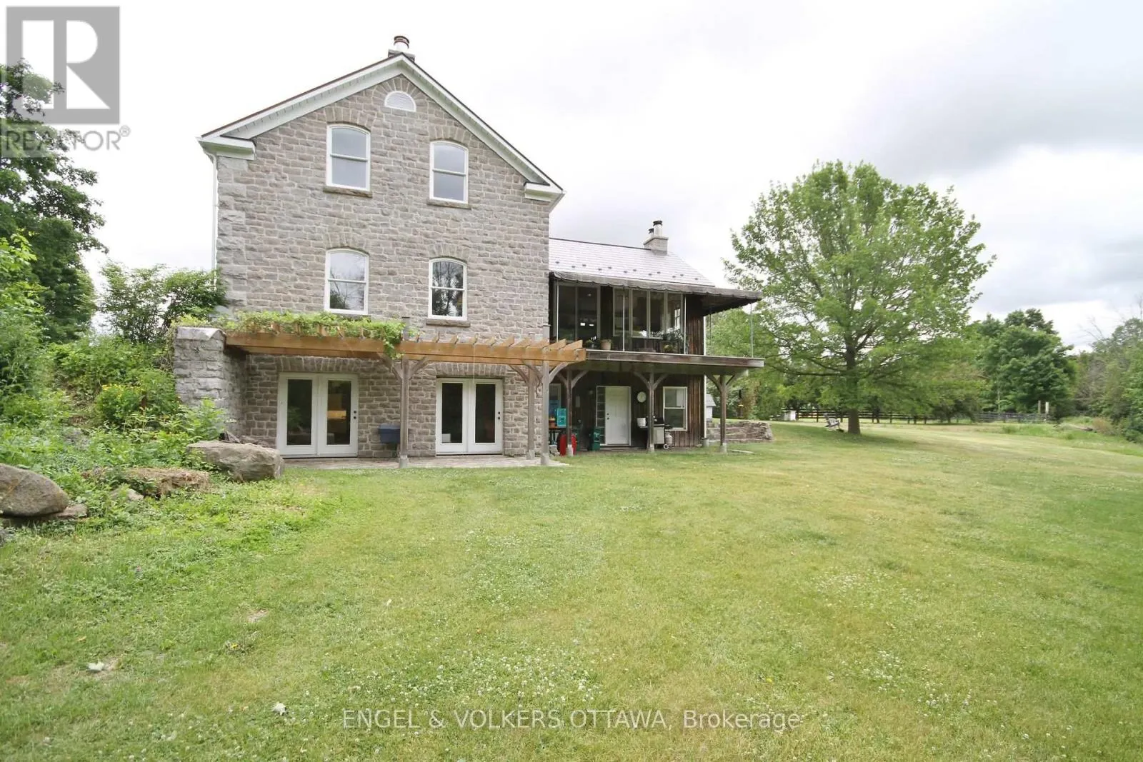3000/2980 ROGER STEVENS DRIVE