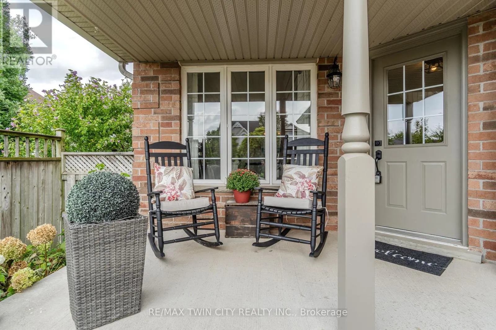 111 AMANDA WALK