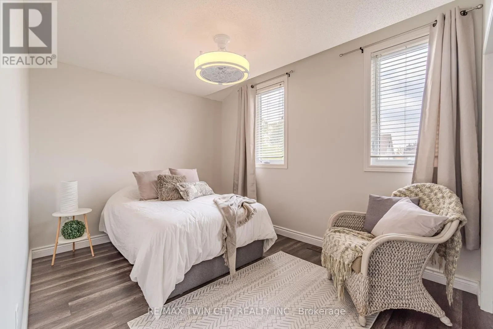 111 AMANDA WALK