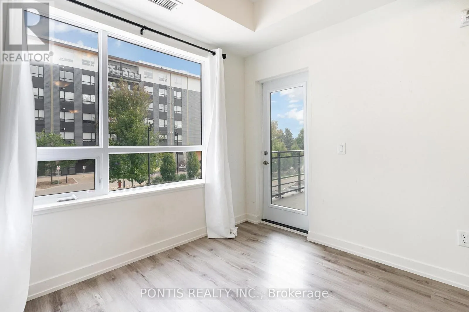 207 - 251 NORTHFIELD DRIVE E