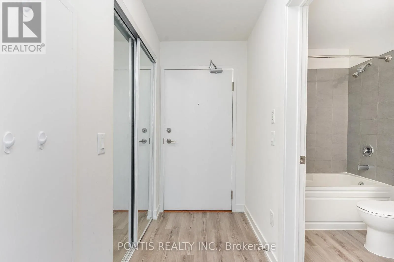 207 - 251 NORTHFIELD DRIVE E