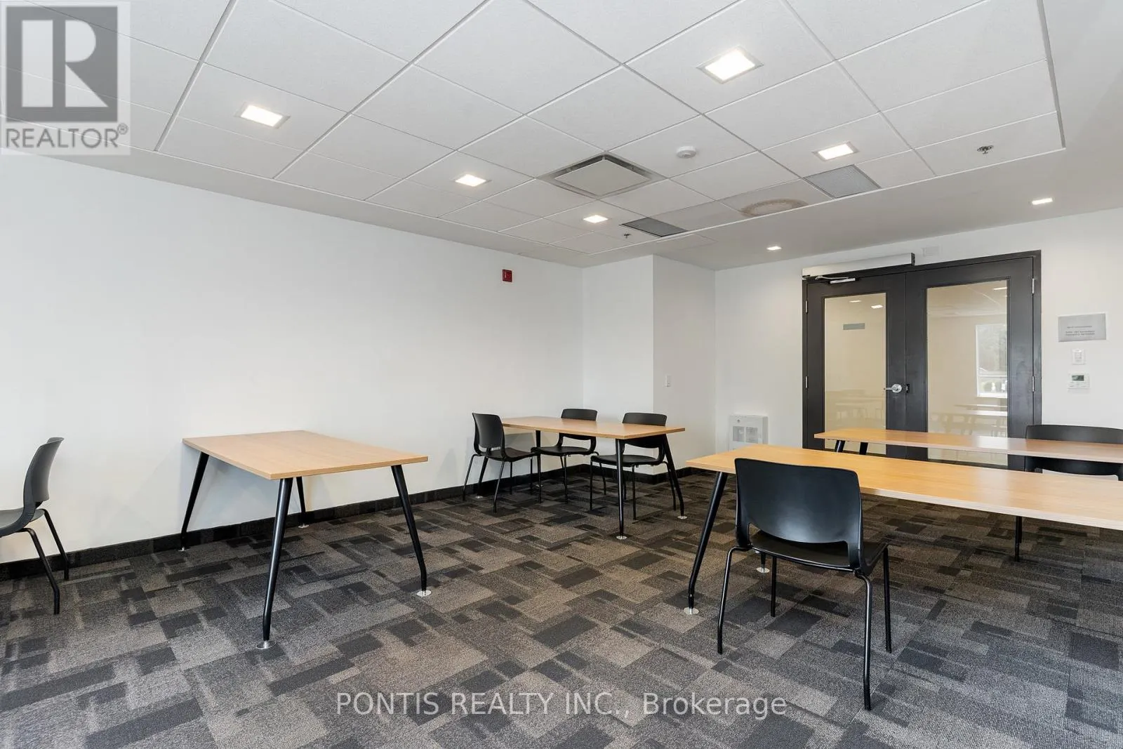 207 - 251 NORTHFIELD DRIVE E