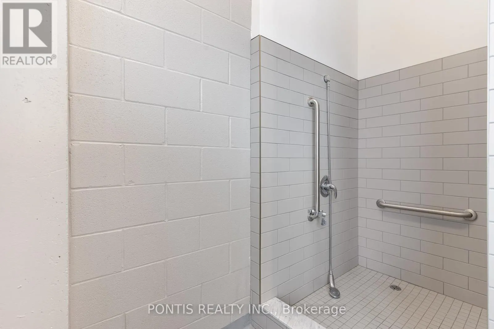 207 - 251 NORTHFIELD DRIVE E