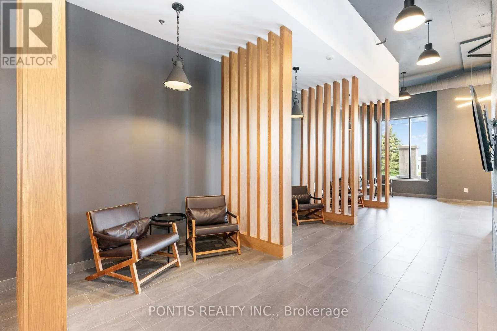 207 - 251 NORTHFIELD DRIVE E