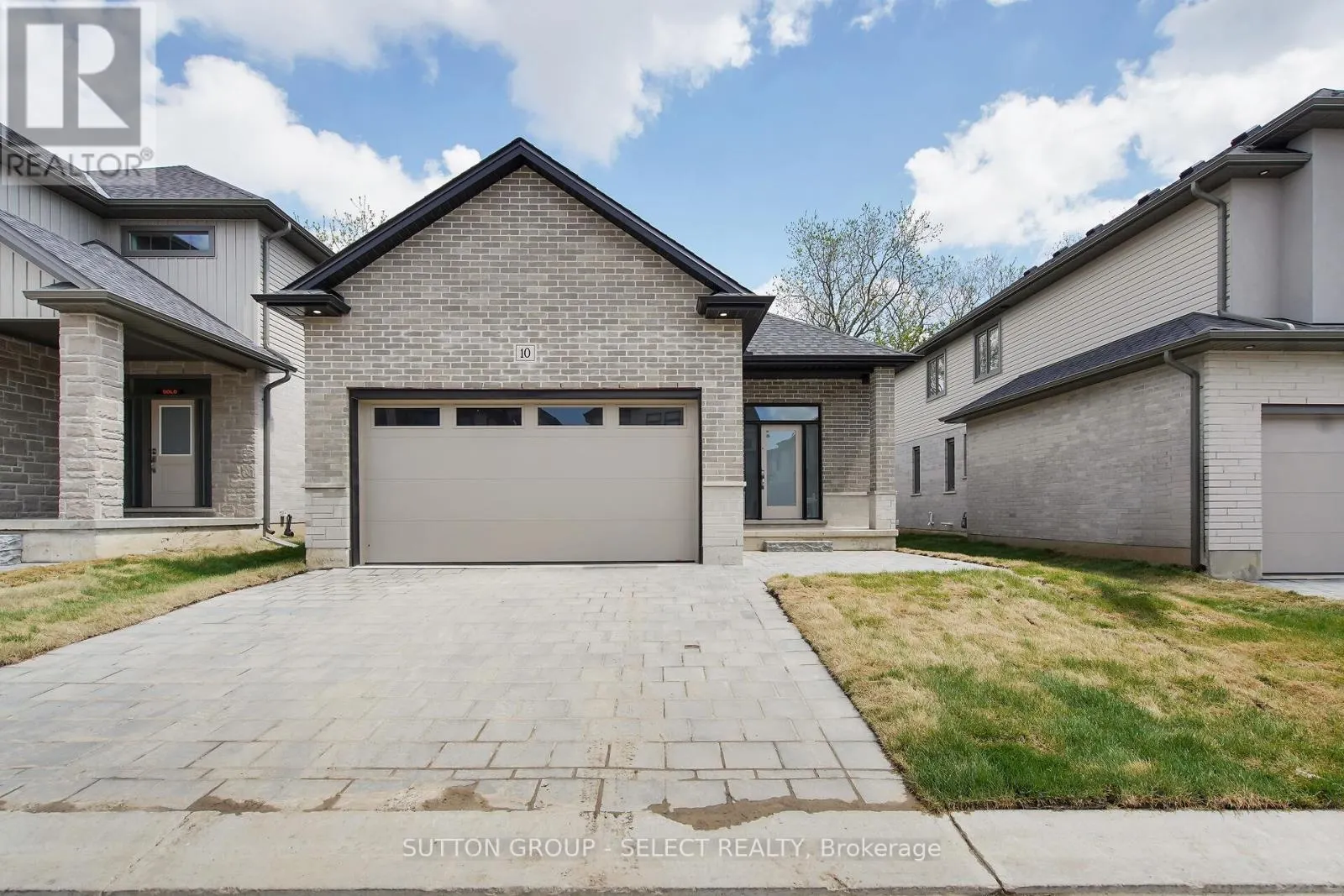 10 - 7966 FALLON DRIVE, #10