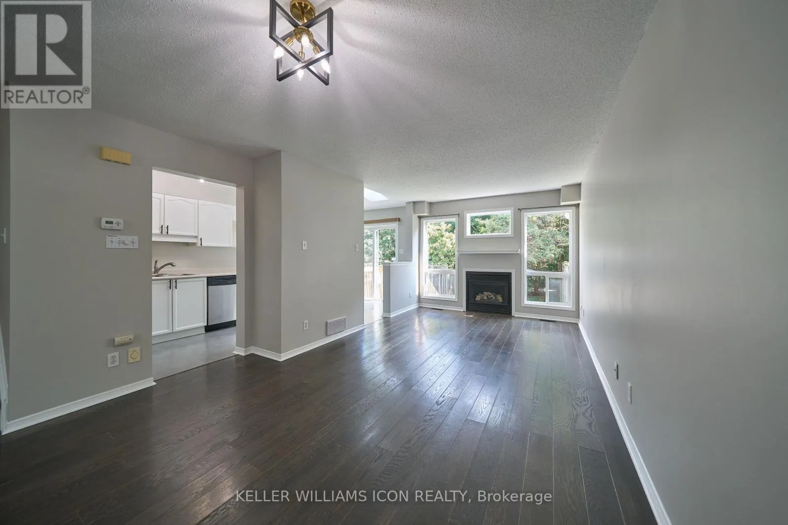 71 HEMLO CRESCENT