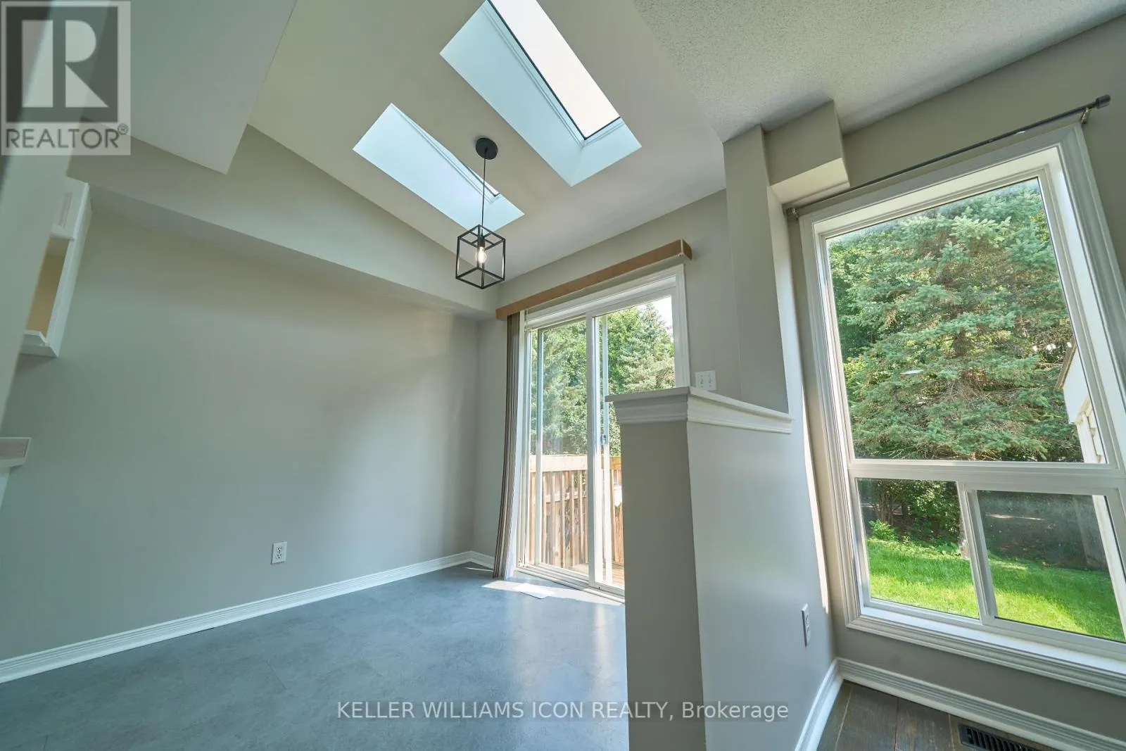 71 HEMLO CRESCENT