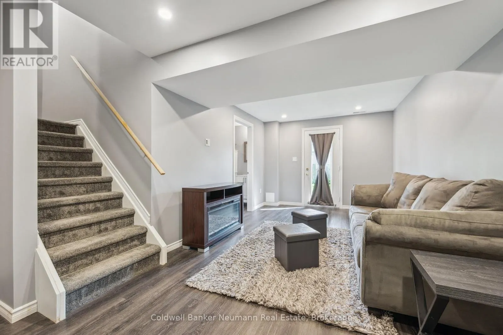 60 HASLER CRESCENT