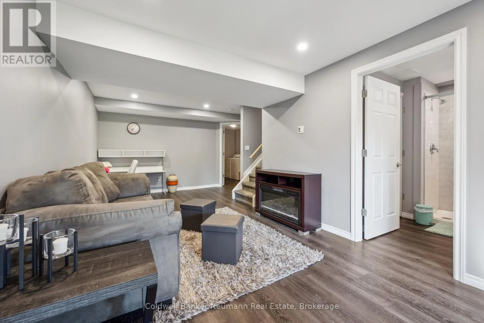 60 HASLER CRESCENT