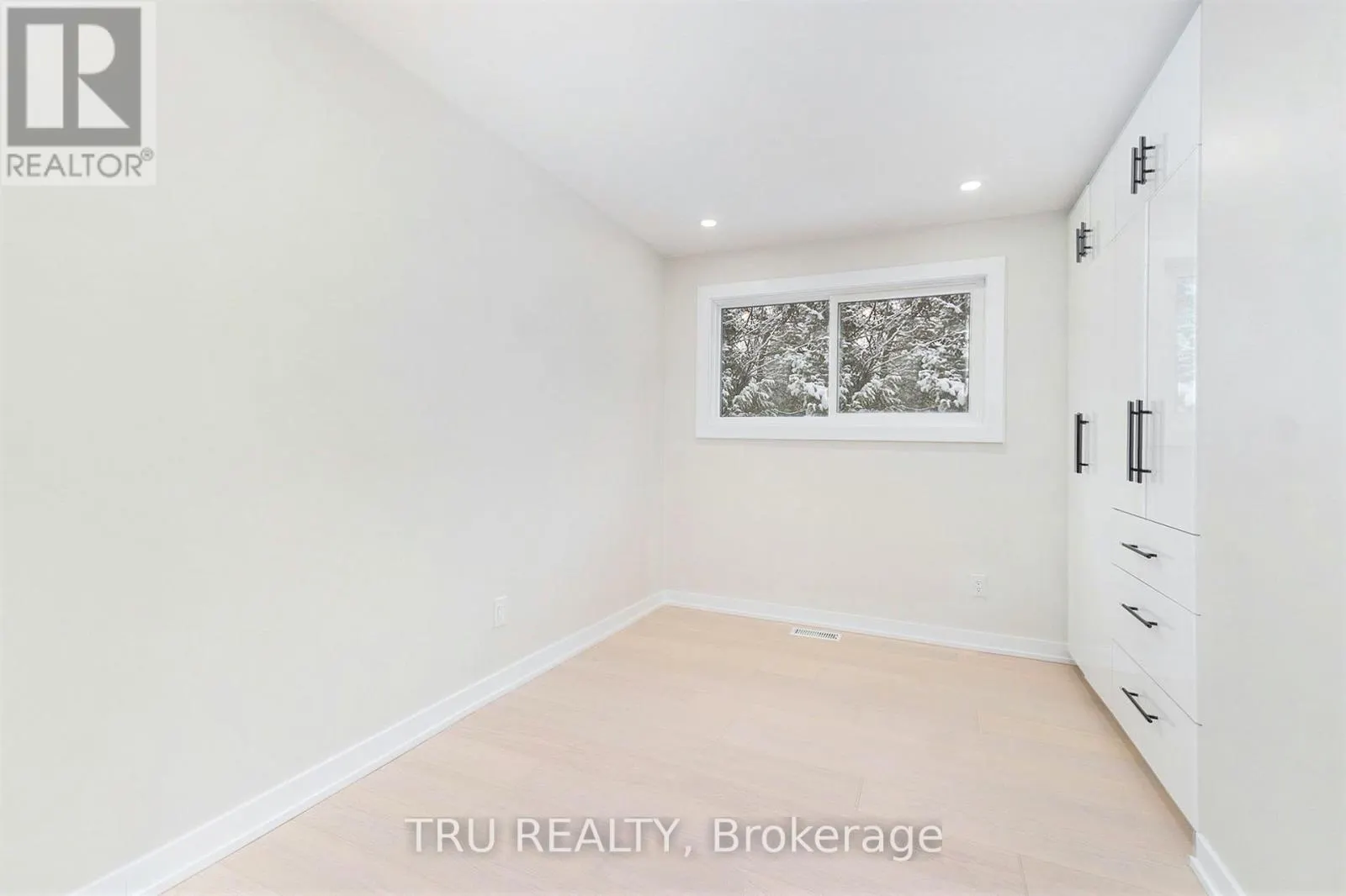 39 SUNNYCREST DRIVE